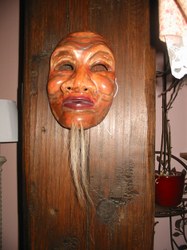  MASQUE.jpg  – Ce masque est exposé au Musée royal de l'Afrique centrale àTervuren du 24 avril 2009 au 03 janvier 2010 dans le cadre de l'exposition "PERSONA.Masques rituels et oeuvres contemporaines"